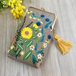 手刺繍ふわふわメガネポーチ※ガーデン