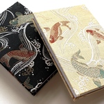 金襴織物御朱印帳　B6 大判サイズ　12x18cm　鯉　コイ　「逆境に強い　困難や試練を乗り越える　出世」　ゴールドベージュ　蛇腹御朱印帳　御朱印帳　ファブリック　テキスタイル　織物　生地　金襴生地