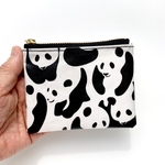 感謝セール品❤️超便利ラミネートミニポーチ　パンダ🐼いっぱい　10cmファスナー　裏面クリア生地