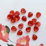新作★椿、梅の花びらガラスビーズ　真紅