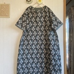 リネン刺繍地のワンピースrosy風