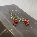 896.再販　赤い薔薇のシンプルなピアス