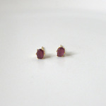 天然石　ルビーのオーバルカットピアス　6×4mm
