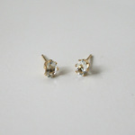 天然石　グリーンアメジスト（プラシオライト）のオーバルカットピアス　6×4mm