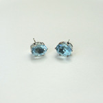 スカイブルートパーズのオーバルカットピアス／8×6mm／大粒／大きめピアス／Silver925／シルバー925／シルバーピアス／金属アレルギー対応