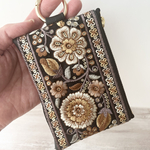 【再販】【秋冬新作】［ブラック］インド刺繍リボン　合皮　フェイクレザー　カラビナ付きポーチ