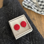 丸いきらきらイヤリング/ピアス　1.8cm  あか　ビーズ＆かぎ針編み　ネジバネ式　アレルギー対応金具