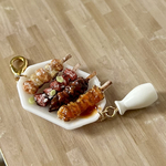 ミニチュアフード 焼き鳥盛り合わせ・徳利付きチャーム or 片方ピアス