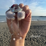 秋冬に可愛い💙グレーファーとパールの2wayピアス、イヤリング