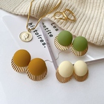 くすみカボションピアス