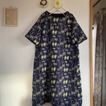 蝶々刺繍のハーフリネンのワンピース