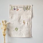 ［G］ [1点限定]  2024年刺繍カレンダー/壁掛けカレンダー/B3サイズ/刺繍インテリア/ファブリックカレンダー