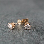 【14kgf】モアサナイト4mm　6本爪ピアス