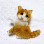 年に一度のクリアランスセール品‼️ 「茶×白 猫」羊毛フェルト ブローチ