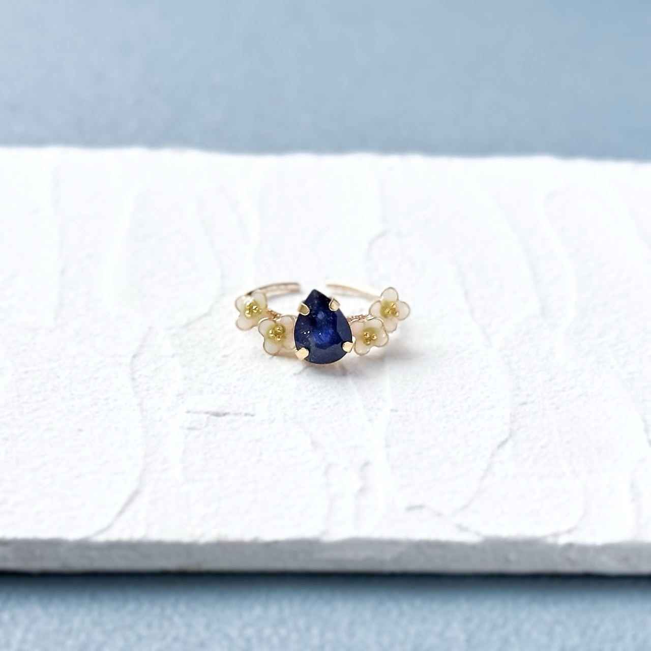 Jewelry Flower- スイートアリッサムとサファイアのワイヤーリング