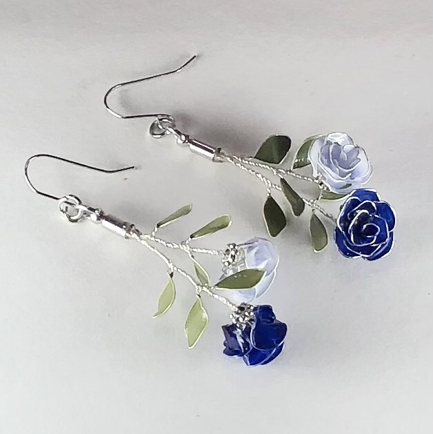 青薔薇とパールピアス 青薔薇とパールのゆれるイヤリング 【ピアスに変更可】【カラー