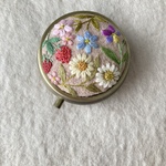 【再販×2】コットンリネンと刺繍の野の花ピルケース1
