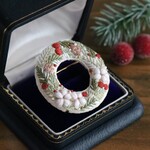 受注制作再販　聖なる夜の大人のリースブローチ　手刺繍ドーナツ型ブローチ　スペシャルギフト