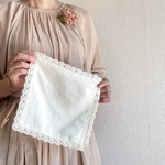 《大切なお出かけに》手編み　クロッシェレース＊大人のガーゼハンカチ　アイボリー　～女子会や結婚式など心ときめくお出かけのおともに～