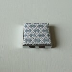 こぎん刺しのピルケース（アクセサリーケース）ミラー付き（グレー）