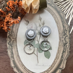 小花のカボション　ピアス