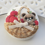 【🧸くまちゃんとりんご🍎のバスケット】刺繍 ブローチ 