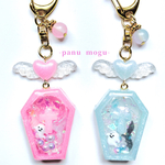 棺桶もかわいく♬.*ﾟ天使確定？かわいい棺桶シャカシャカキーホルダー