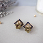 ビーズ刺繍𓍯秋冬フロッキーflower squareピアス