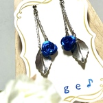 ゆらゆら青薔薇ピアス  シルバー