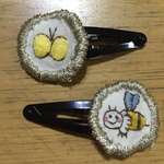 手刺繍子どもヘアピン 素朴の世界〜お花の蜜つながり〜