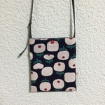 スマホ➕αが入るサコッシュ『ポエムのイメージのお花』