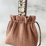【秋色限定品】刺繍リボンのワンハンドル巾着　巾着バッグ　bag  カバン インド刺繍リボン　ハンドバッグ　プレゼント　ヌビバッグ