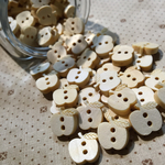 #4《再入荷》リンゴのウッドボタン☆20個