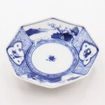 手描き 染付 八角 小皿 呉須 藍色 和食器 大正 昭和初期 アンティーク 骨董 和食器 縁起物 かわいい （宝珠・丁子・打ち手の小槌・山水風景）