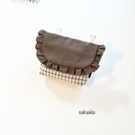 大人可愛い女の子のブラウンオリーブ×ウィンドウチェックの移動ポケット