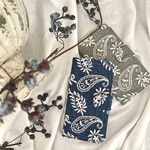手帳型　ペイズリー刺繍iPhoneケース