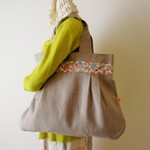 ＜送料込＞リネン三角バック(リバティ　Nancy　Ann )