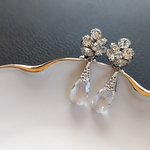 結婚式　お呼ばれ用にも◎　クリスタルの雫イヤリング　ピアス　ブライダルアクセサリー　ウェディング