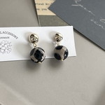 ☆チタンピアス／モノトーン瑪瑙ビーズピアス／クリスマス/