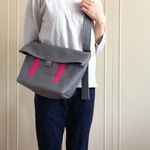 メッセンジャーＳ　グレー×ピンク　帆布