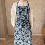 【半額セール】エプロン＊薔薇柄＊ブルー＊結ぶタイプ