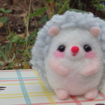 <感謝価格＞まぁるいポンポンハリネズミちゃん♪