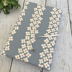 【単行本ブックカバー】ストライプ花柄×花チャーム