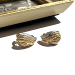 0647 90s VINTAGE EARRING  3カラーリボンデザインサークルイヤリング　アンティーク  クラシカル　フラワー　大ぶり　クリップナチュラル　シンプル　オケージョン