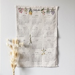 ［U］ 2024年刺繍カレンダー/壁掛けカレンダー/B3サイズ/刺繍インテリア/ファブリックカレンダー