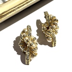 0657 90s AMERICA VINTAGE EARRING  USAパールストーンヴィンテージ　イヤリング　アンティーク  クラシカル　フラワー　大ぶり　クリップ　ナチュラルビーズ　コスチューム