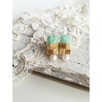 ビーズ刺繍のビジューピアス雑誌掲載品