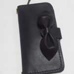 レザーリボン🎀スマホケース❗️ほぼ全機種対応black！ｲﾆｼｬﾙｲﾔﾎﾝｼﾞｬｯｸ、ｼｮﾙﾀﾞｰひも付き