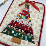 パッチワークのクリスマスツリーのミニタペストリー①
