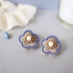 ビーズ刺繍𓍯グレージュ×blue flowerピアス
